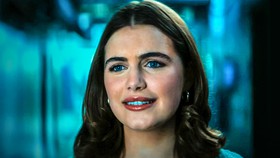 Off Campus Ella Bright as Hannah Wells