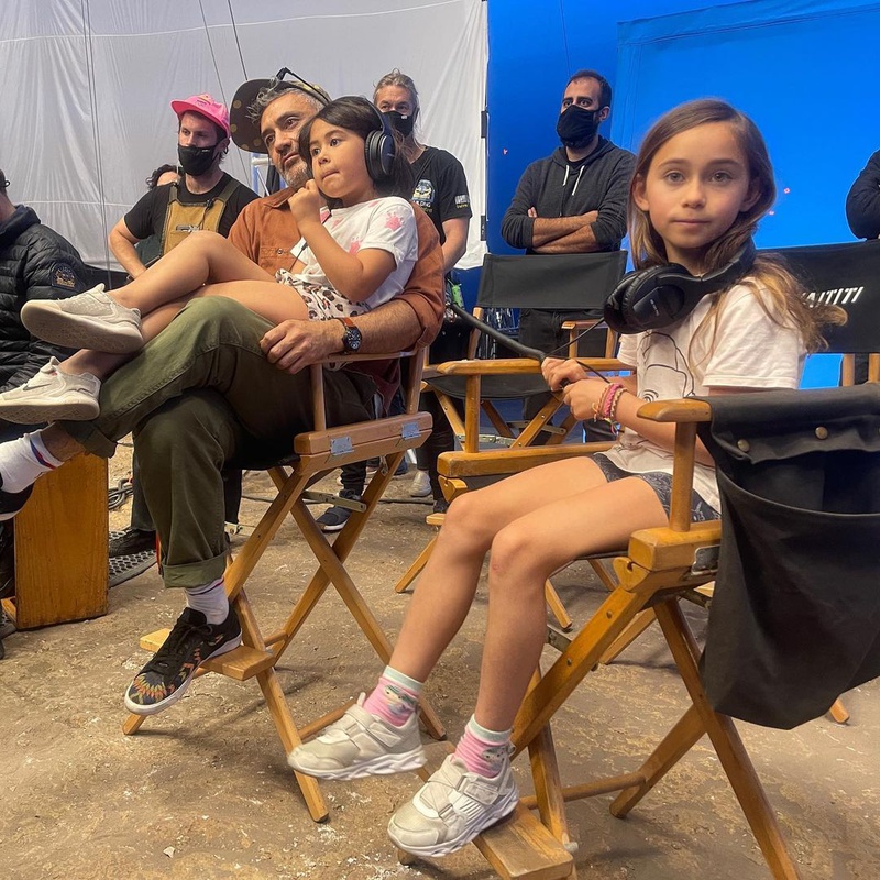 Thor 4: Taika Waititi Shares Behind-the-Scenes Photos With Family on