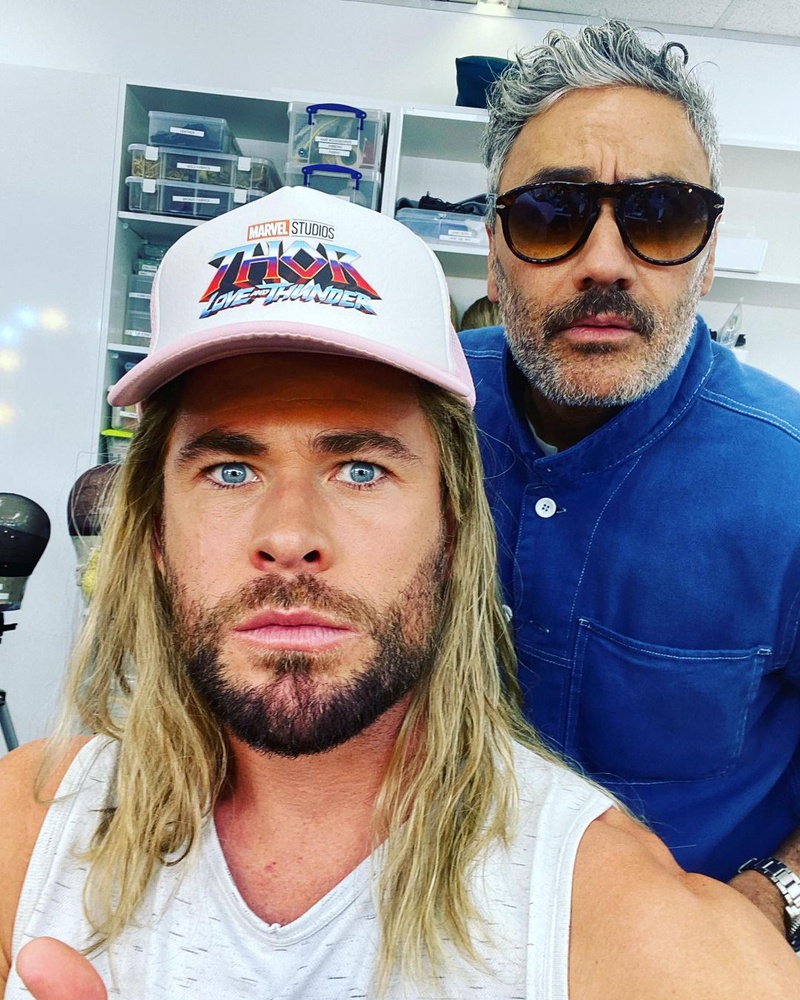 Chris Hemsworth Taika Waititi Thor Selfie