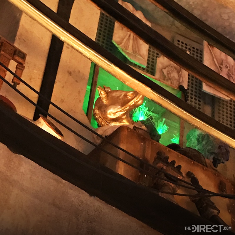 Golden Statue at Jar Jar Binks at Galaxy's Edge